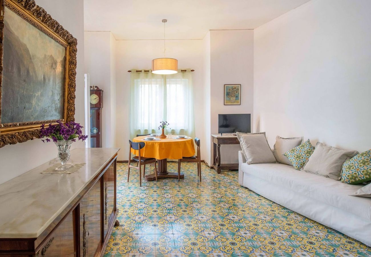 Appartamento a Sorrento - Apartment Bianca with shared pool,