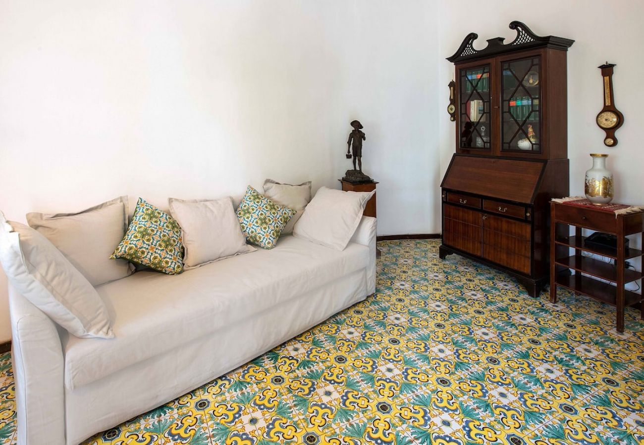 Appartamento a Sorrento - Apartment Bianca with shared pool,