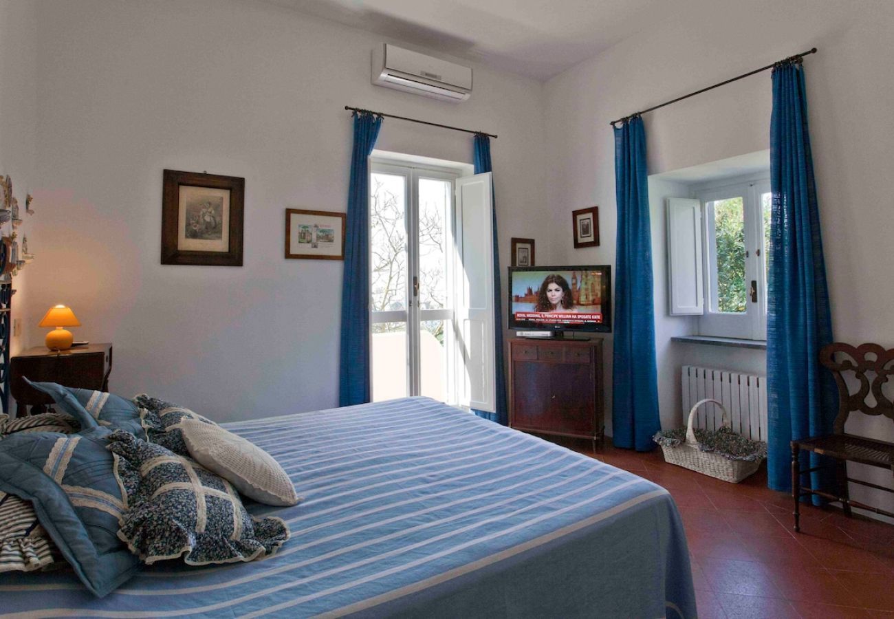 Villa a Massa Lubrense - Villa Carlo with historic tower and sea view
