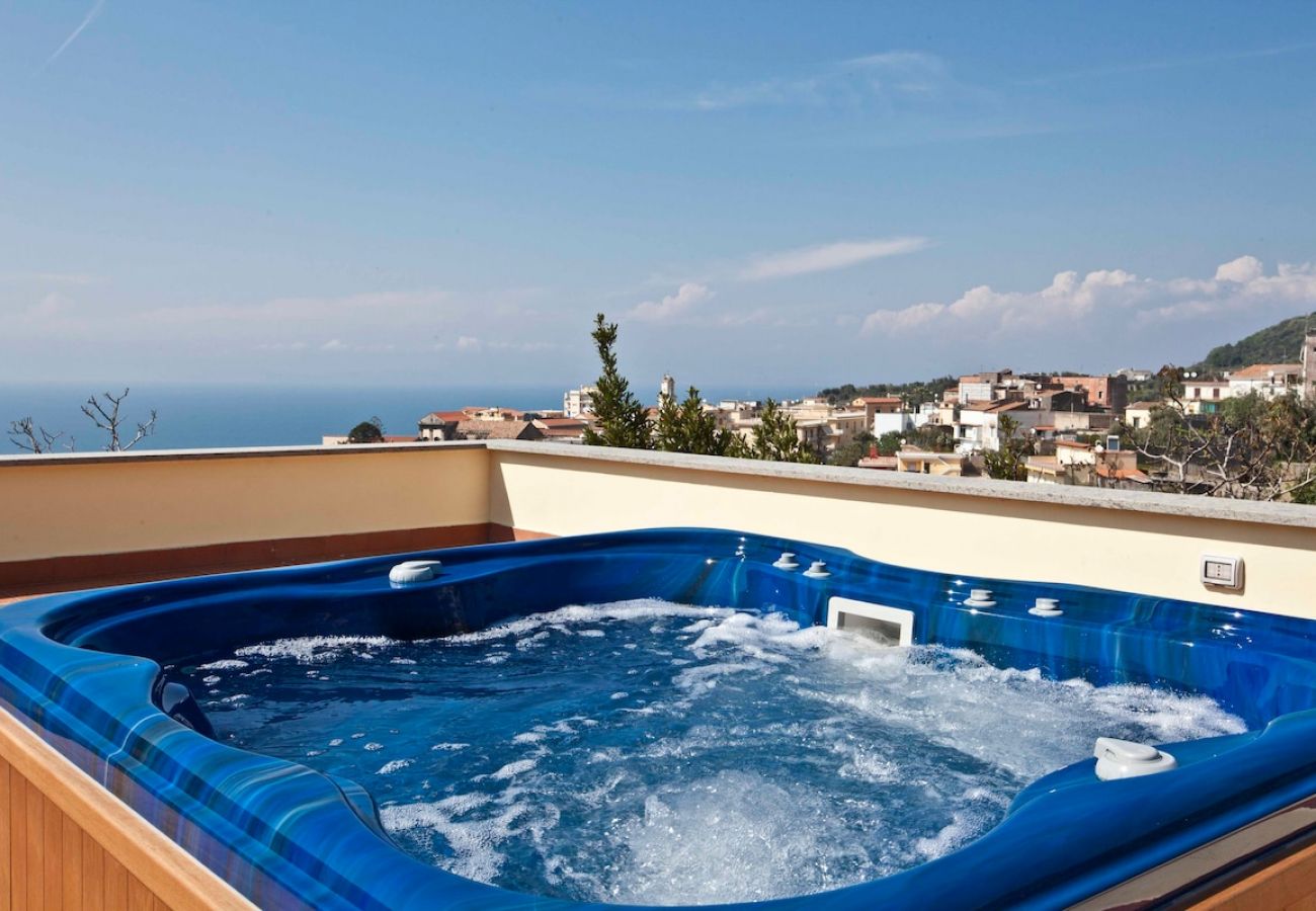 Villa a Massa Lubrense - Villa Carlo with historic tower and sea view