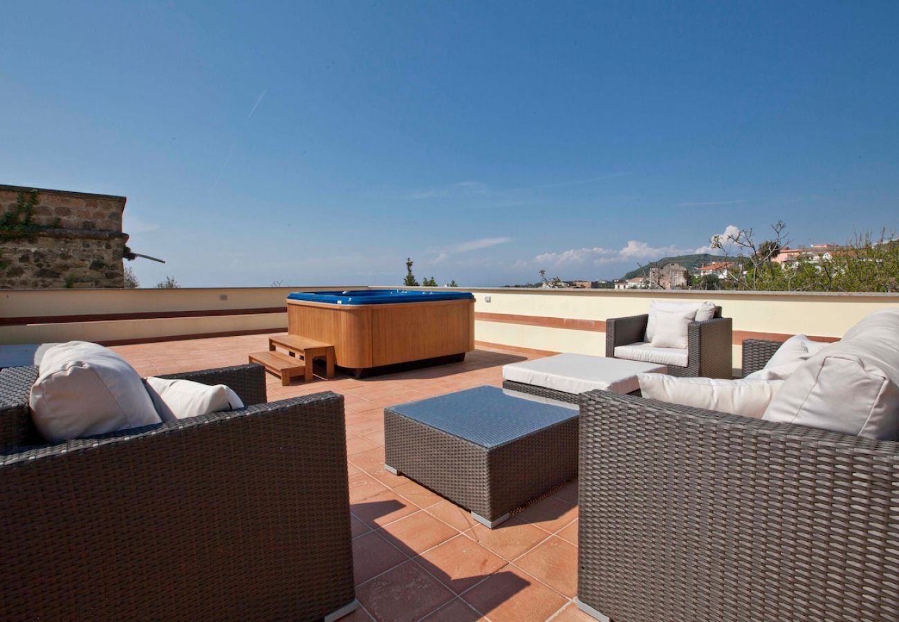 Villa a Massa Lubrense - Villa Carlo with historic tower and sea view