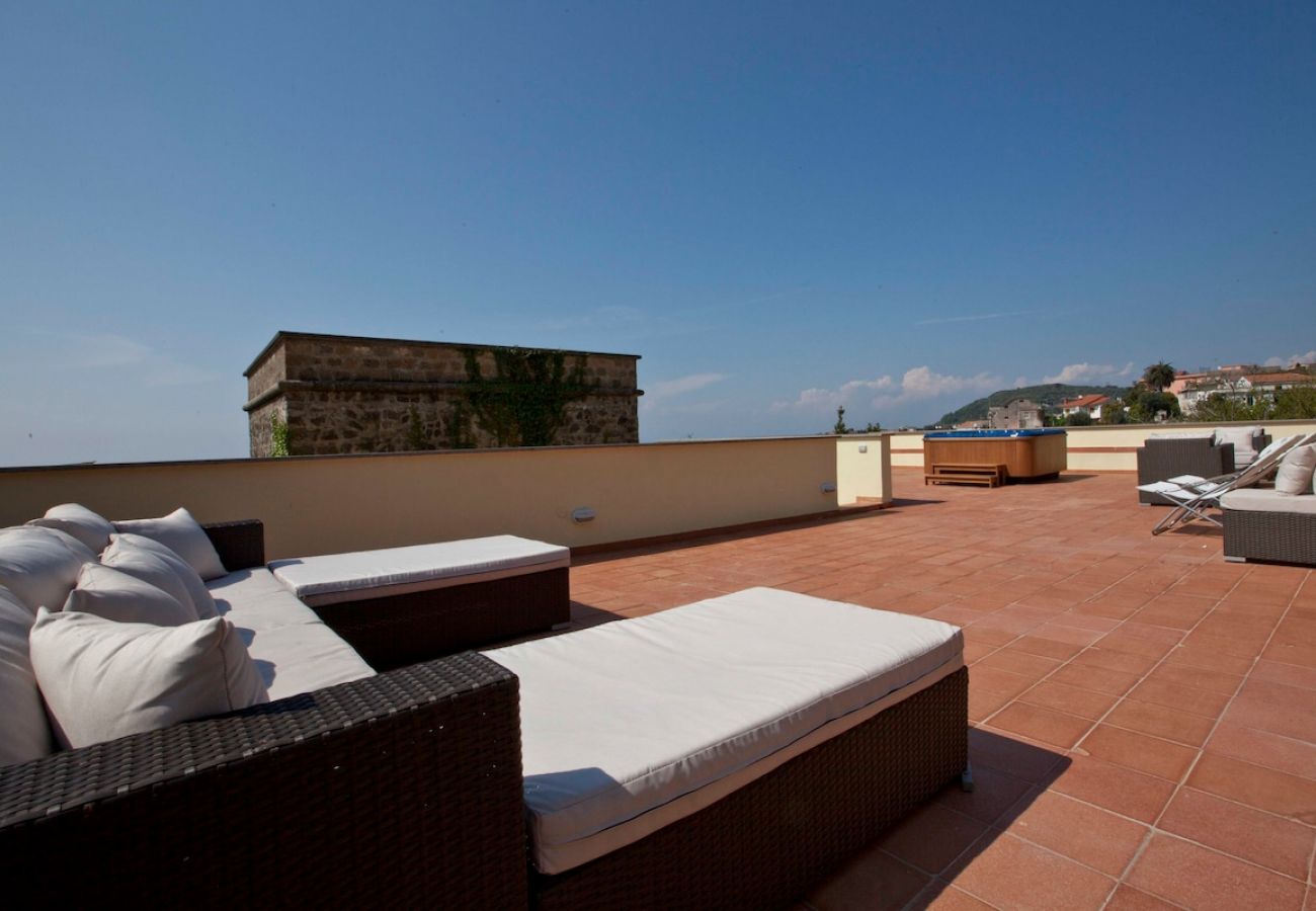 Villa a Massa Lubrense - Villa Carlo with historic tower and sea view
