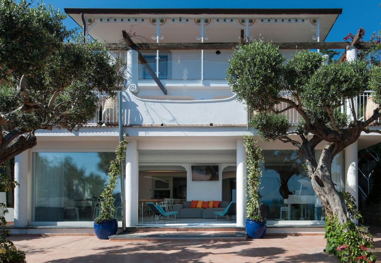Villa a Nerano - Villa il Glicine luxury stay on the sea