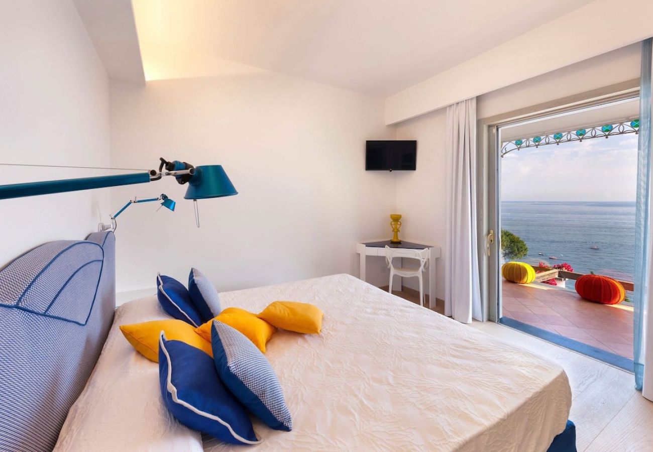 Villa a Nerano - Villa il Glicine luxury stay on the sea