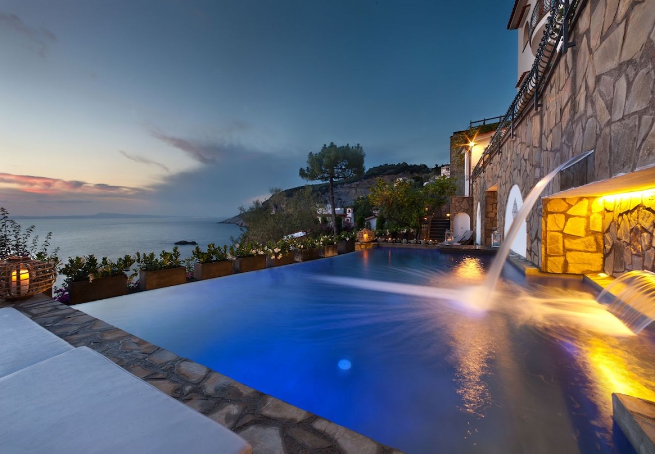 Villa a Massa Lubrense - Villa Lisa on the sea with infinity pool