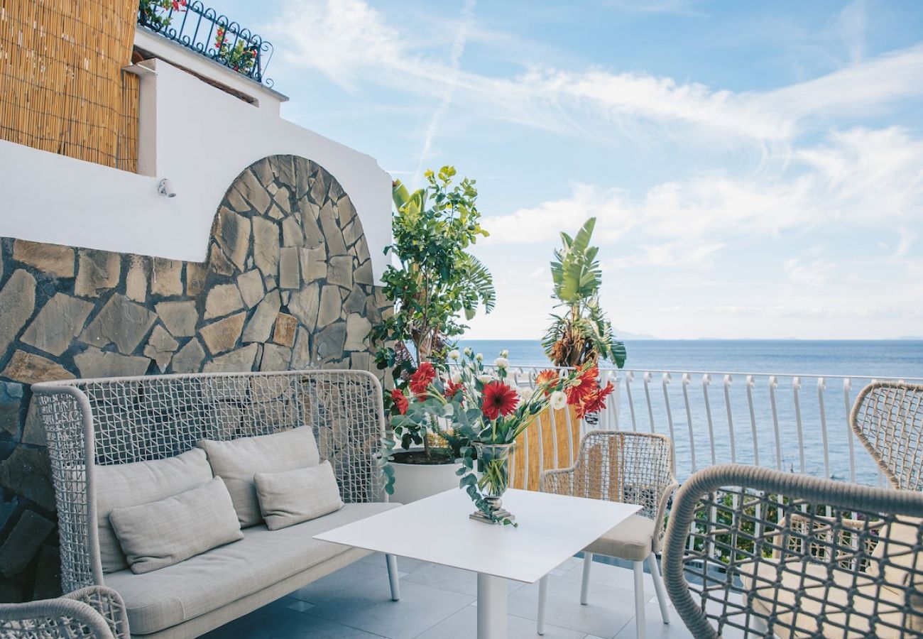 Villa a Massa Lubrense - Villa Lisa on the sea with infinity pool