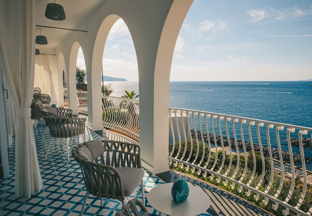 Villa a Massa Lubrense - Villa Lisa on the sea with infinity pool