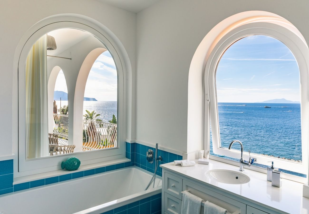 Villa a Massa Lubrense - Villa Lisa on the sea with infinity pool