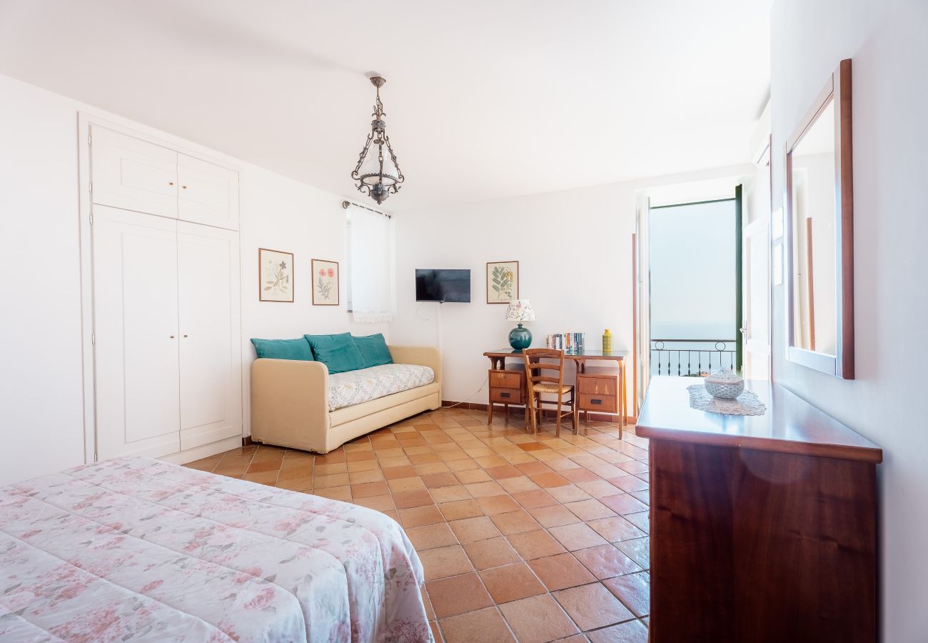 Appartamento a Massa Lubrense - Casa Li Galli with sea view
