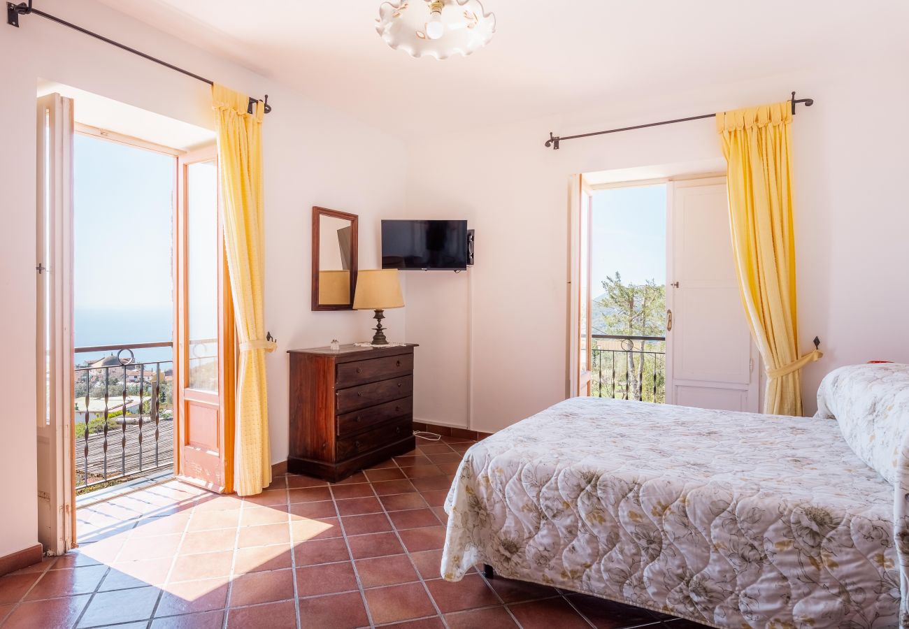 Appartamento a Massa Lubrense - Casa Li Galli with sea view