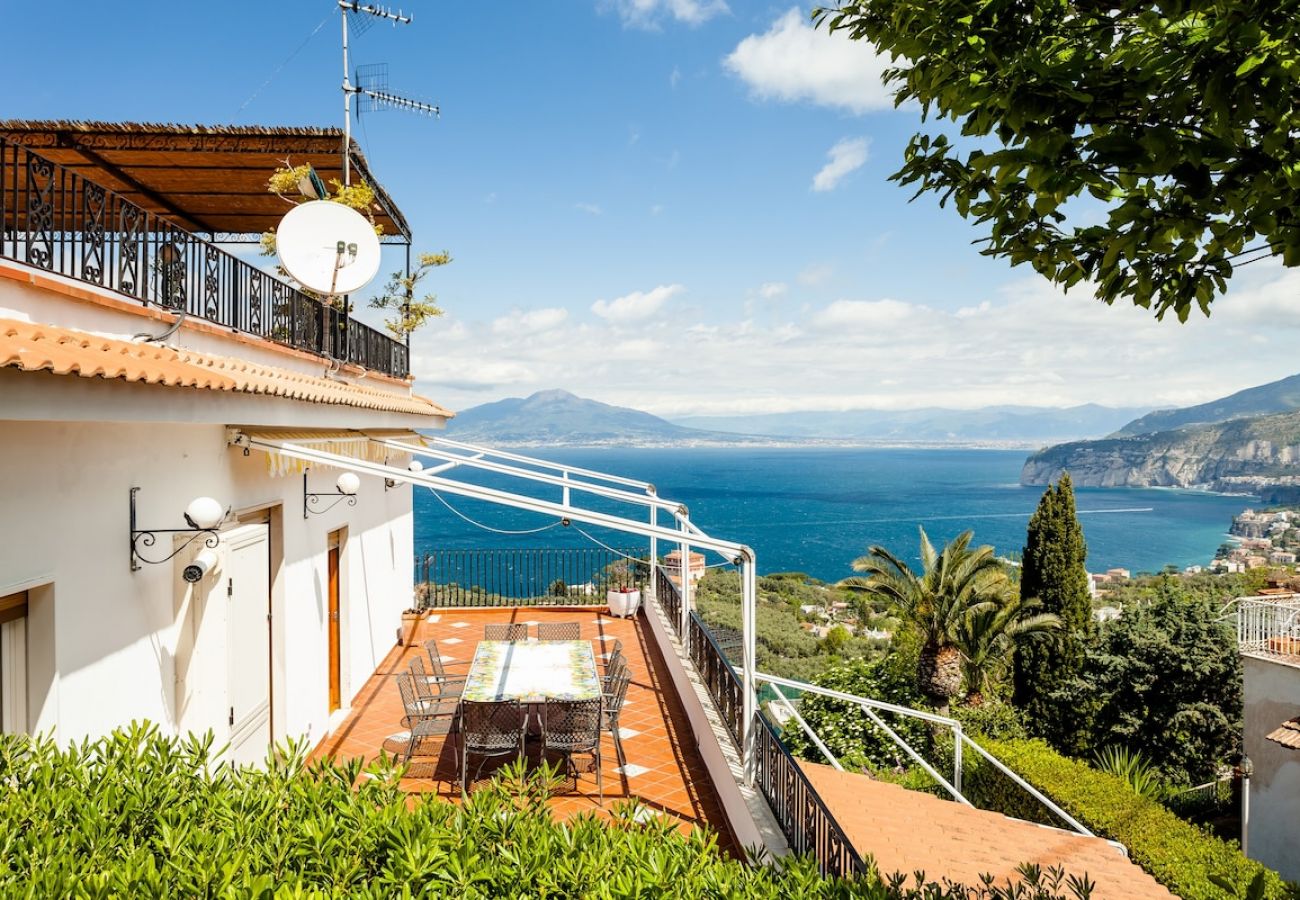 Villa in Priora - Villa Angela with private pool and sea view