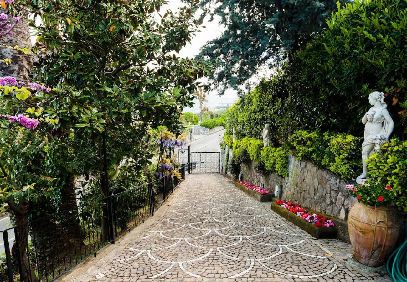 Villa in Priora - Villa Angela with private pool and sea view