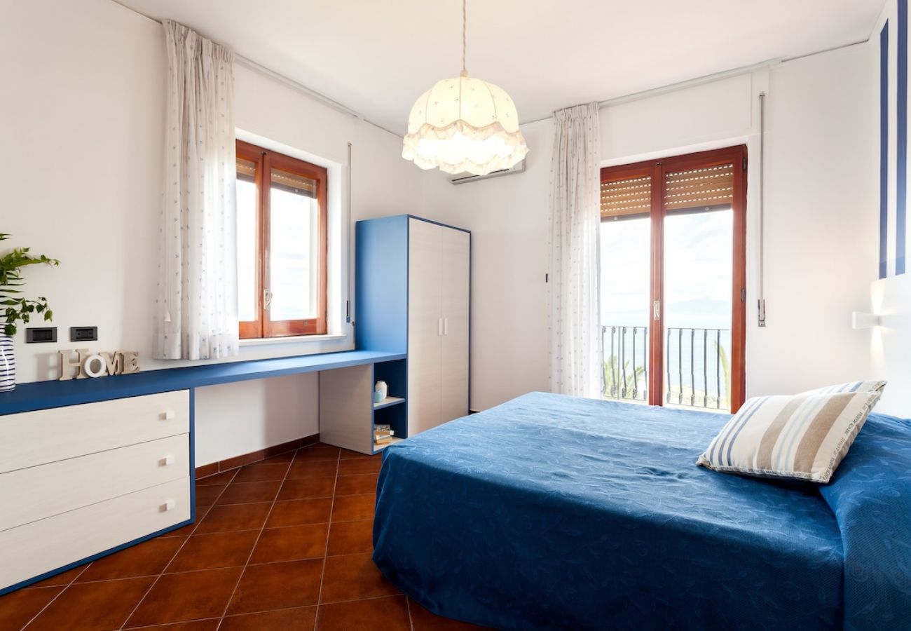 Villa in Priora - Villa Angela with private pool and sea view