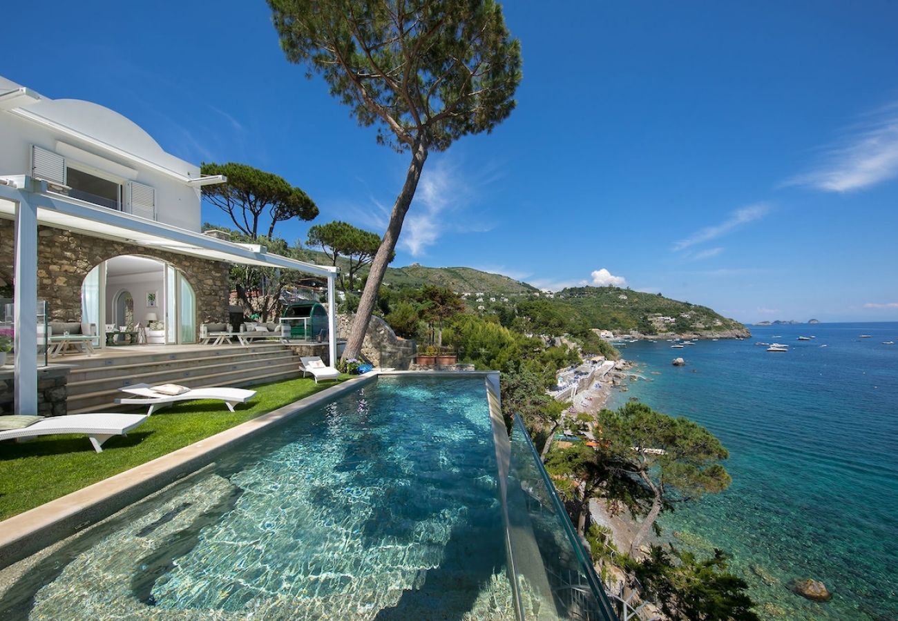 Villa in Nerano - Villa Jeranto on the sea with infinty pool