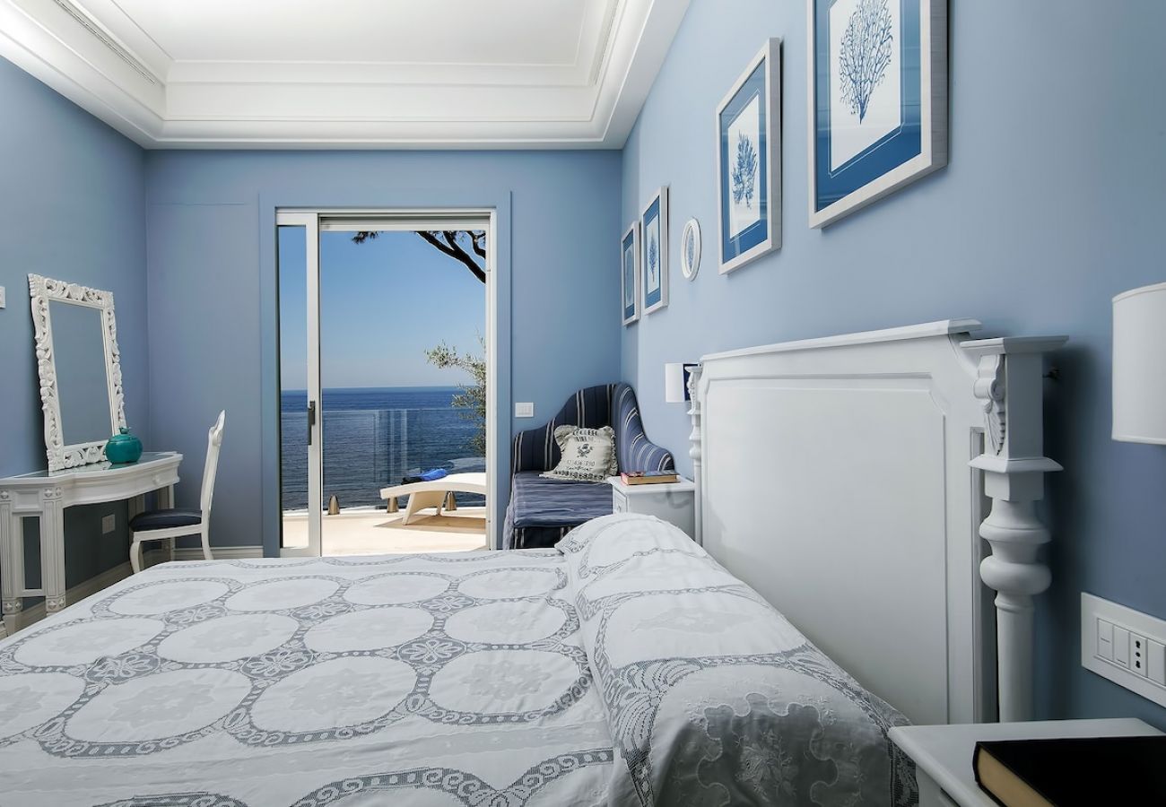 Villa in Nerano - Villa Jeranto on the sea with infinty pool