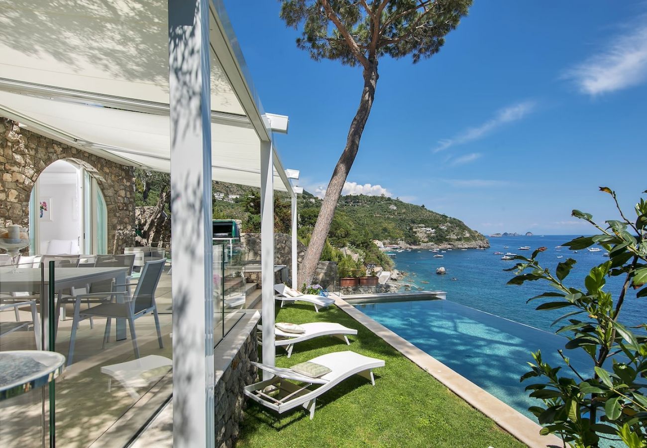 Villa in Nerano - Villa Jeranto on the sea with infinty pool