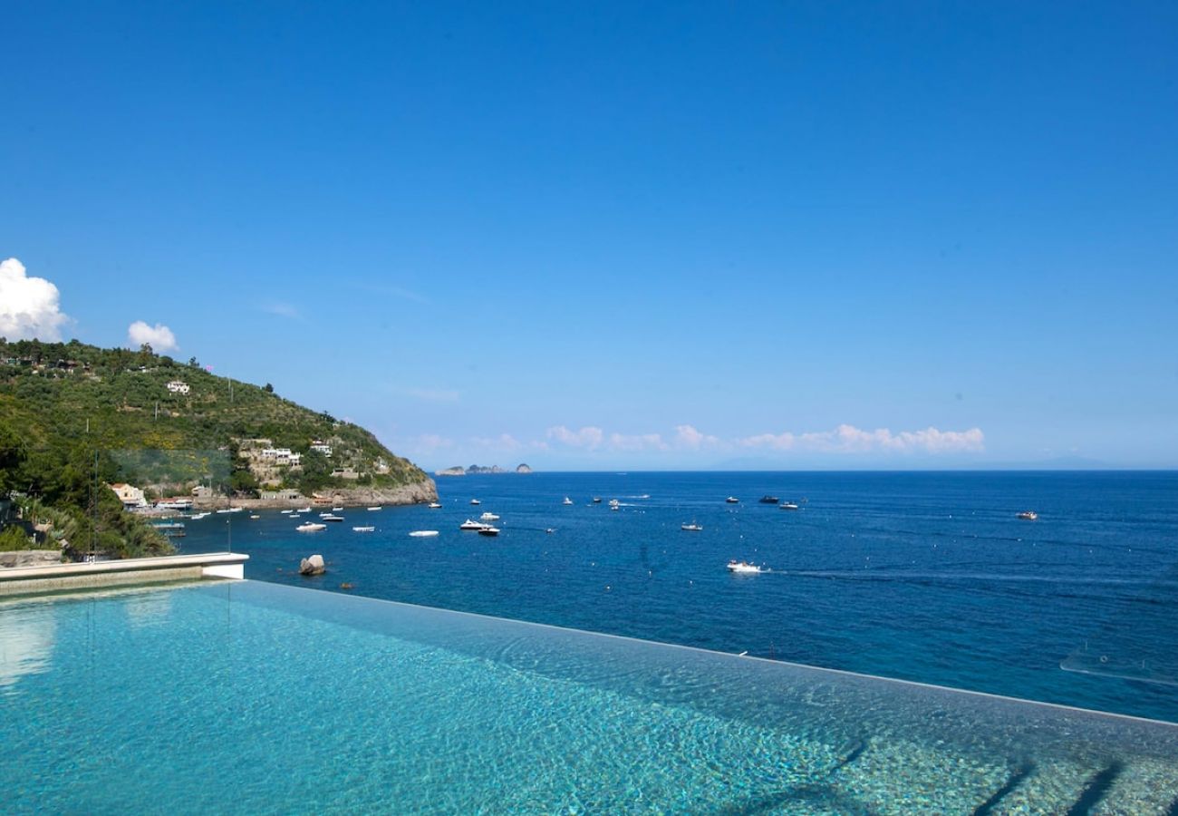 Villa in Nerano - Villa Jeranto on the sea with infinty pool