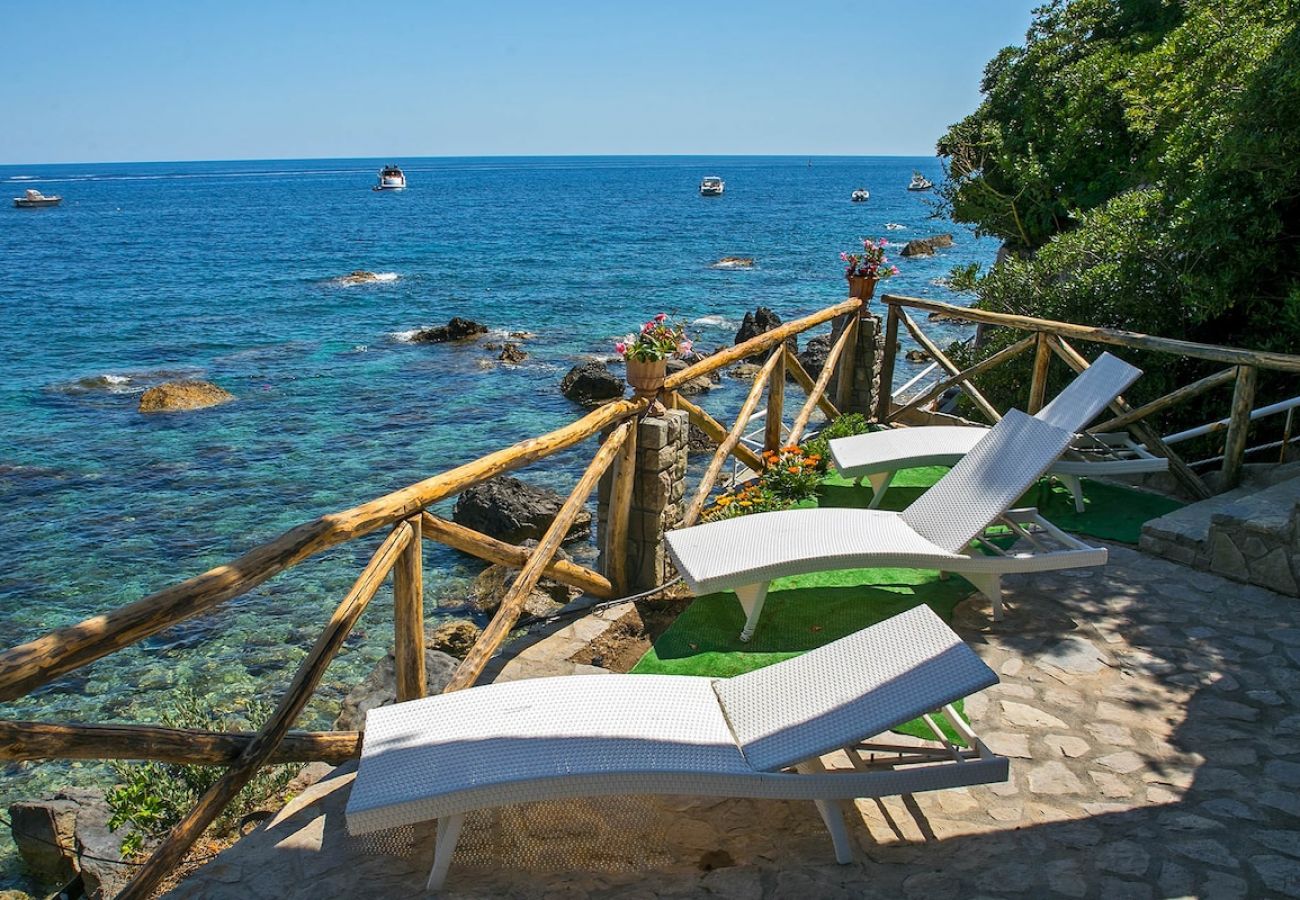 Villa in Nerano - Villa Jeranto on the sea with infinty pool