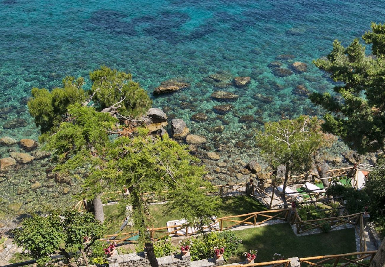 Villa in Nerano - Villa Jeranto on the sea with infinty pool