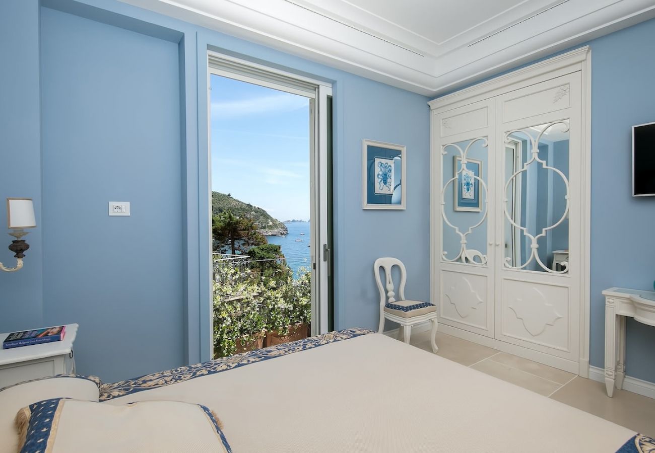 Villa in Nerano - Villa Jeranto on the sea with infinty pool