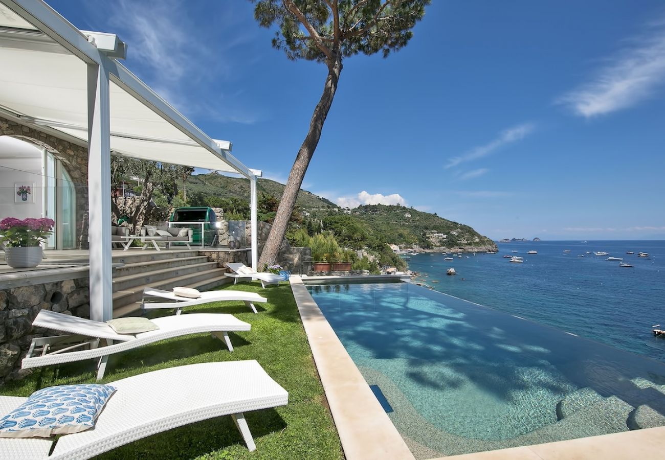 Villa in Nerano - Villa Jeranto on the sea with infinty pool