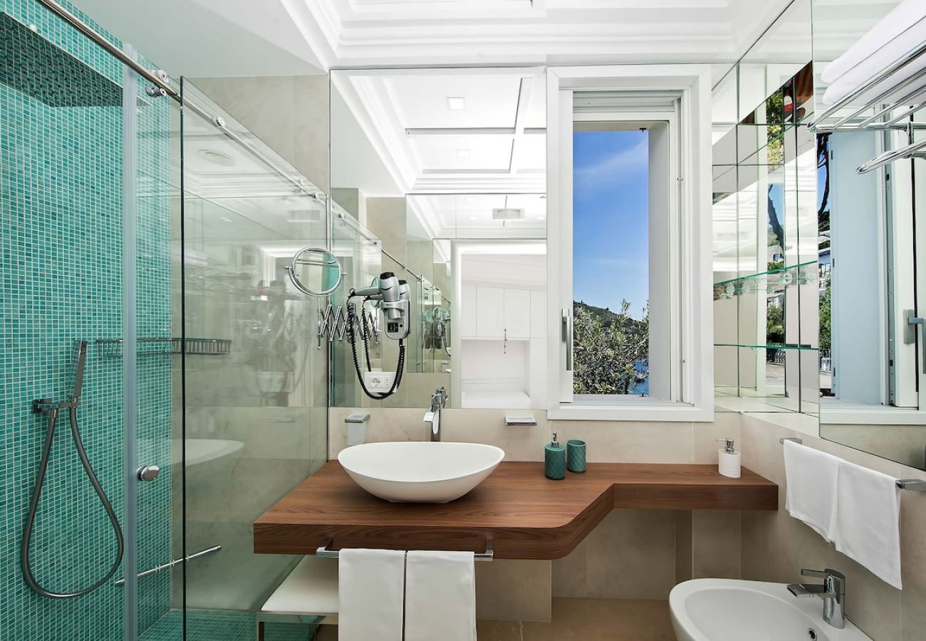 Villa in Nerano - Villa Jeranto on the sea with infinty pool