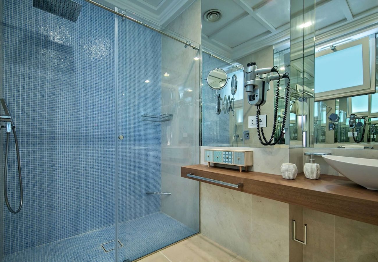Villa in Nerano - Villa Jeranto on the sea with infinty pool