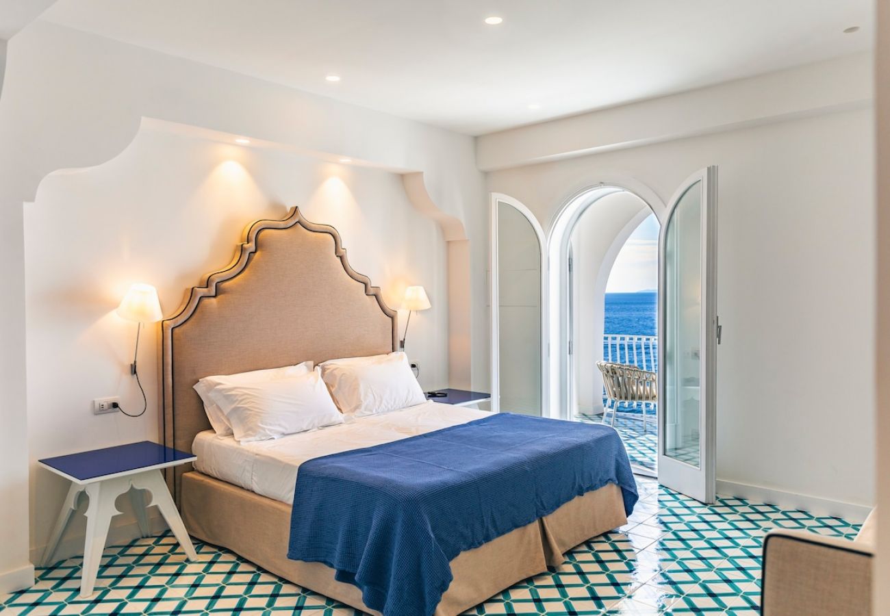 Villa in Massa Lubrense - Villa Lisa on the sea with infinity pool
