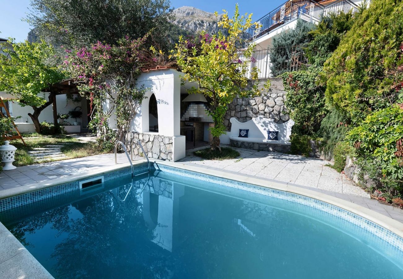 Villa in Nerano - Villa Marinella close to the sea with private pool