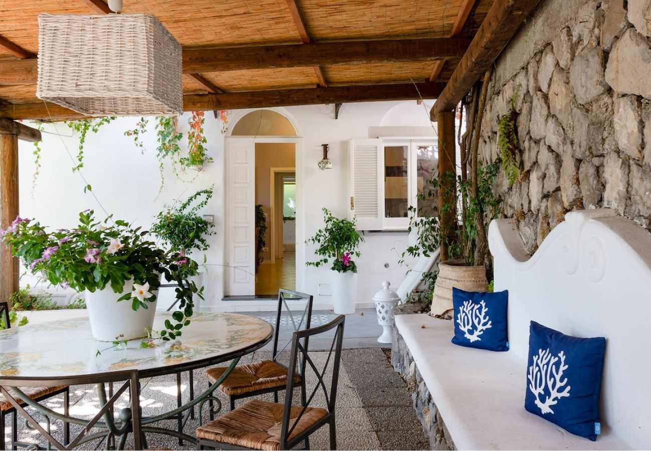 Villa in Nerano - Villa Marinella close to the sea with private pool