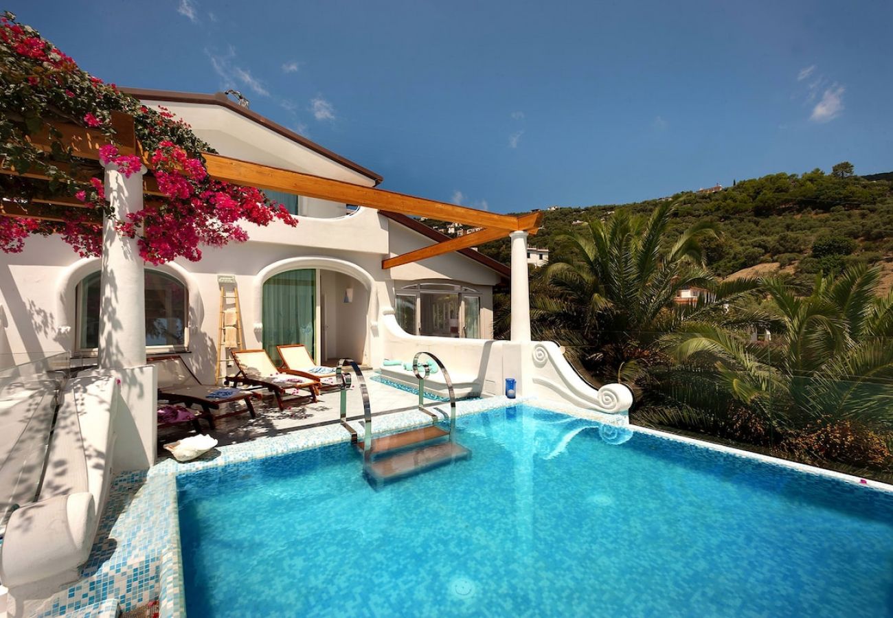Villa in Nerano - Villa Torres with private pool and amazing sea vie