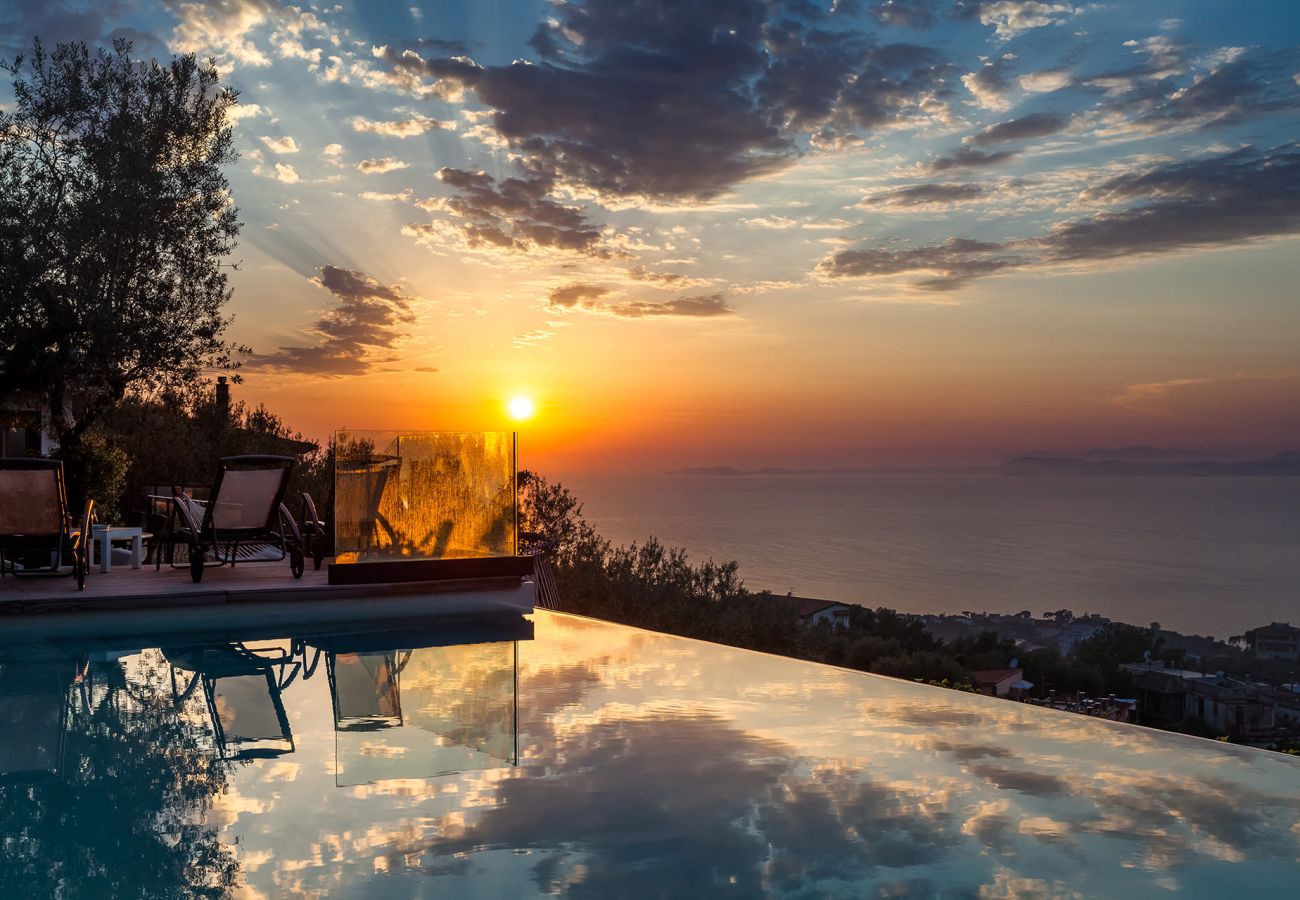 Villa in Sorrento - Villa Daddy with sea view and private pool