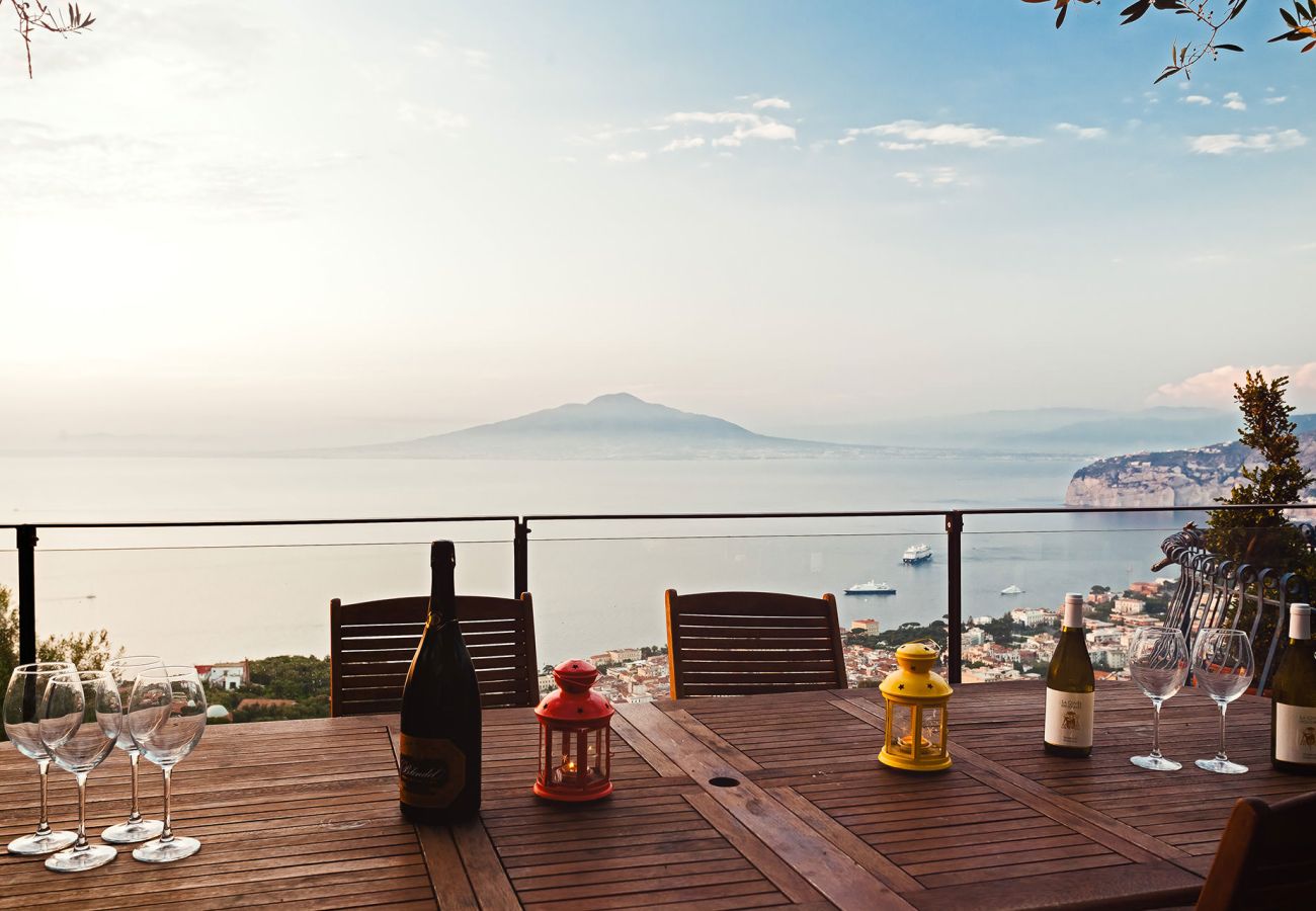 Villa in Sorrento - Villa Daddy with sea view and private pool