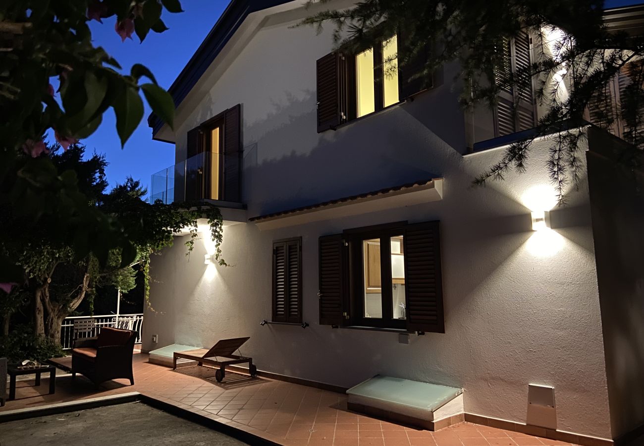 Villa in Massa Lubrense - The House of Annie with magnificent garden