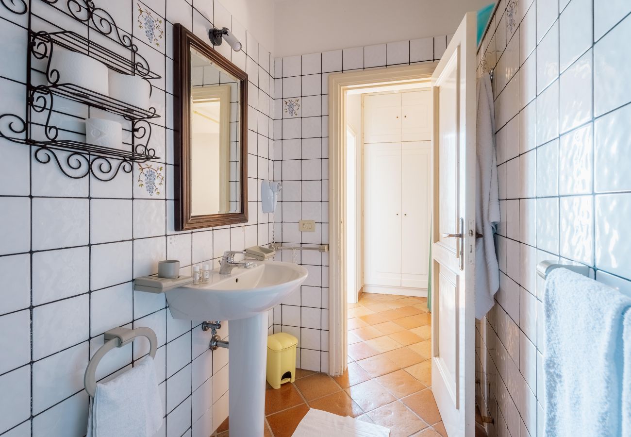 Apartment in Massa Lubrense - Casa Li Galli with sea view